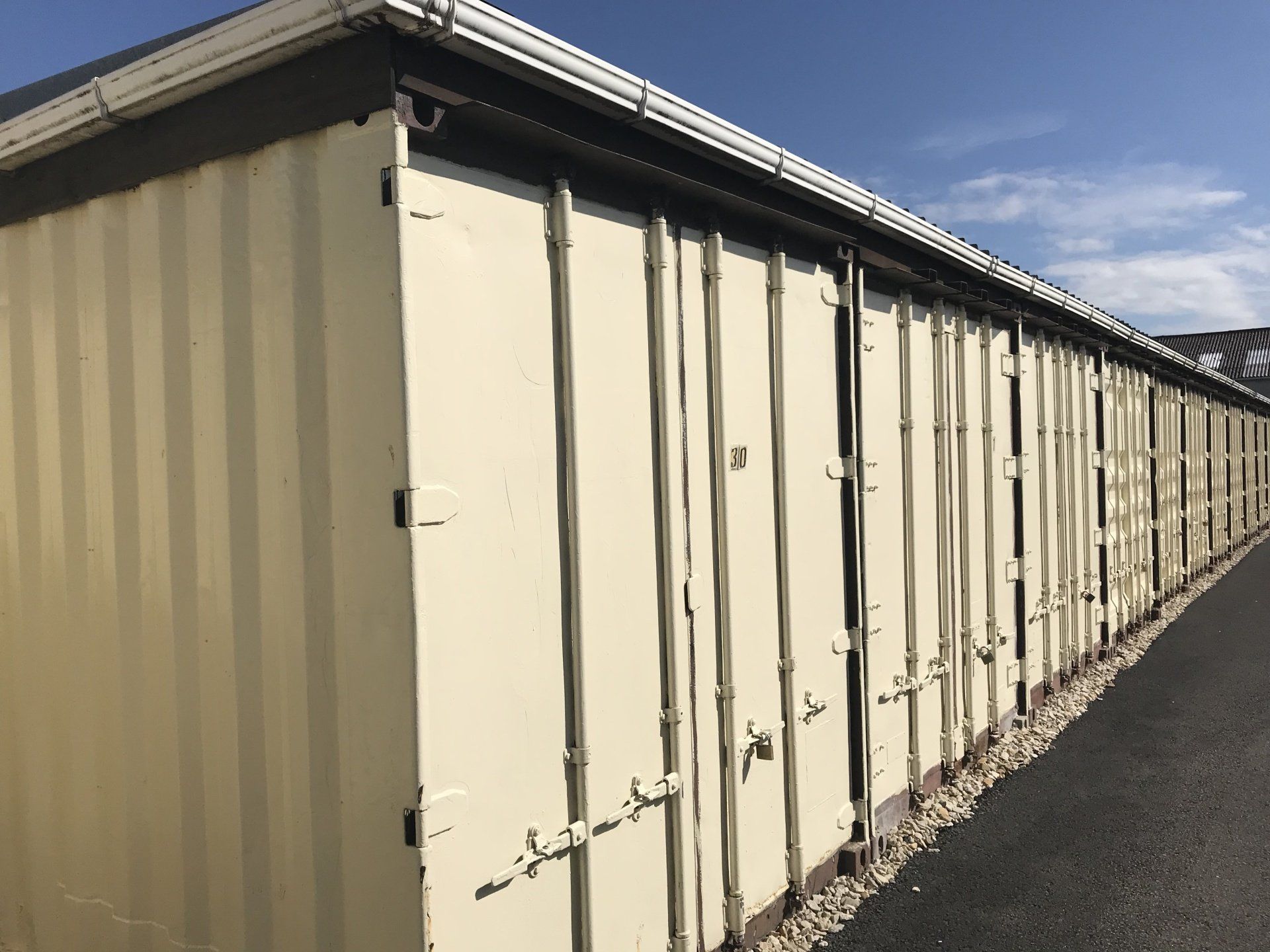 storage containers of different sixes