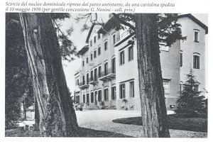 immagine bianco-nero della villa