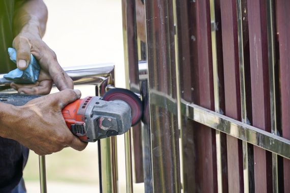 Lavorazione su cancello