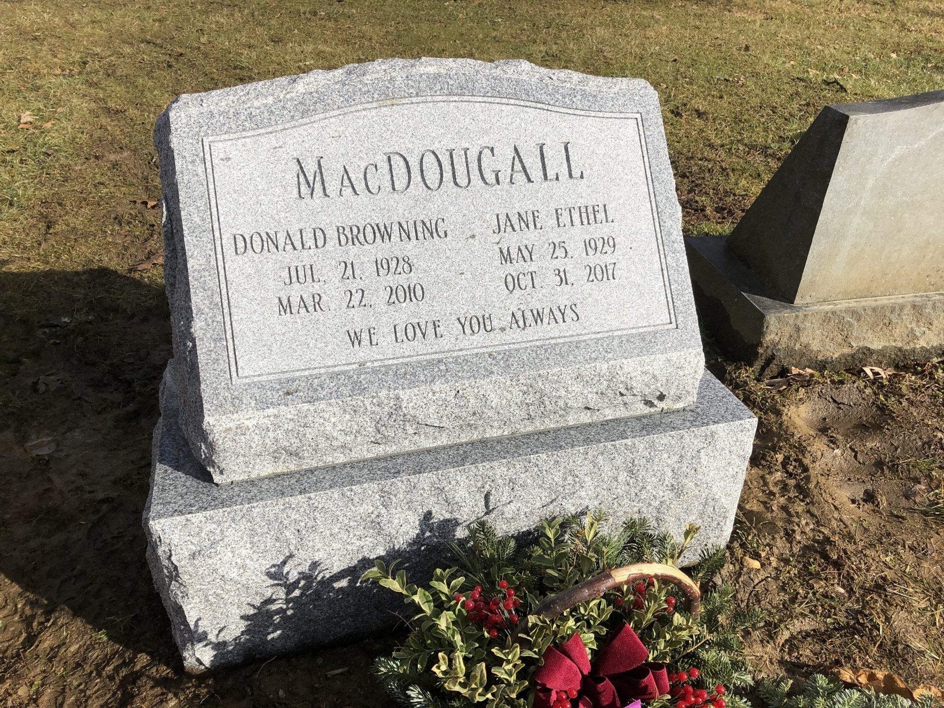 MacDougall serp top barre grey double outlined panel deep carved lettering multiple names base brp sides Polished Face
