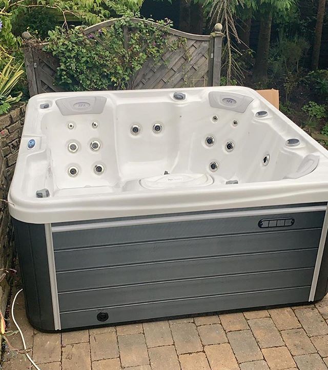 white swin spa