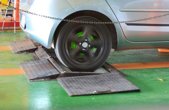 auto diagnostics being done