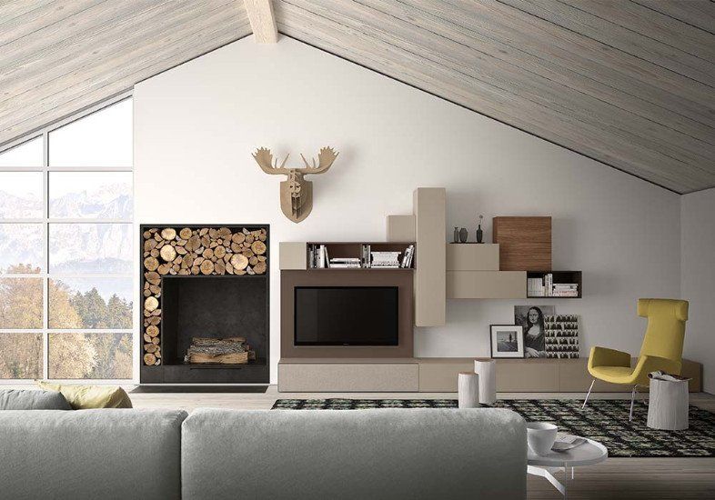 una sala con un divano di color grigio, una poltrona di color giallo e un mobile Tv moderno