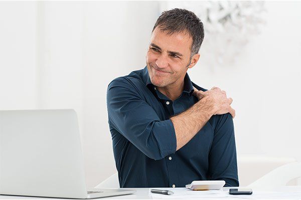 shoulder pain treated by chiropractors in salina ks