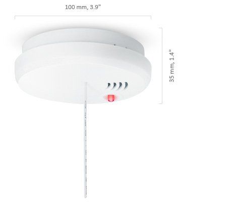 Weißer Rauchmelder mit roter LED-Anzeigeleuchte und den Abmessungen 100 mm x 35 mm vor einem einfarbig weißen Hintergrund.