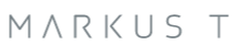 Das Wort „MARKUS T“ in hellgrauen, minimalistischen, serifenlosen Großbuchstaben.