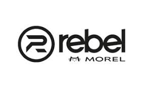 Ein schwarz-weißes Logo mit dem Wort „Rebel“ neben einem stilisierten „R“-Emblem und dem Wort „MOREL“ mit einem Katzensymbol.