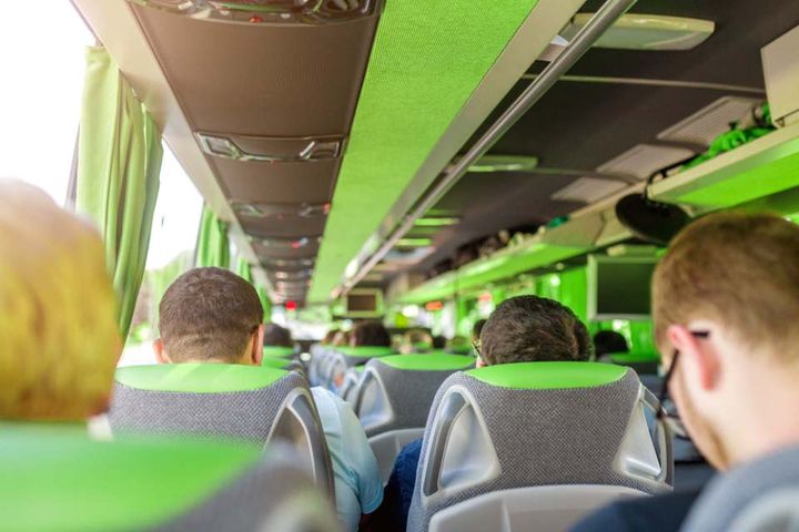 Viaggiatori su pullman