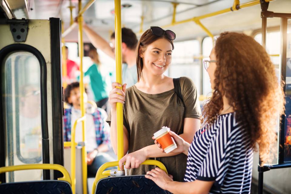 Ragazze su autobus
