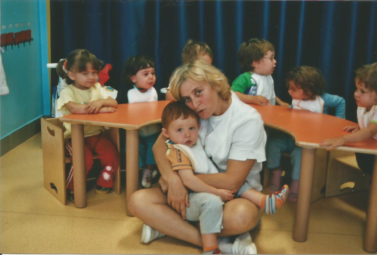 bambino con maestra
