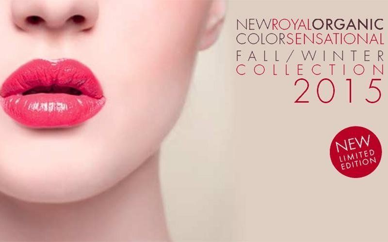 Primo piano delle labbra di una donna con un rossetto rosso acceso. Testo promozionale: