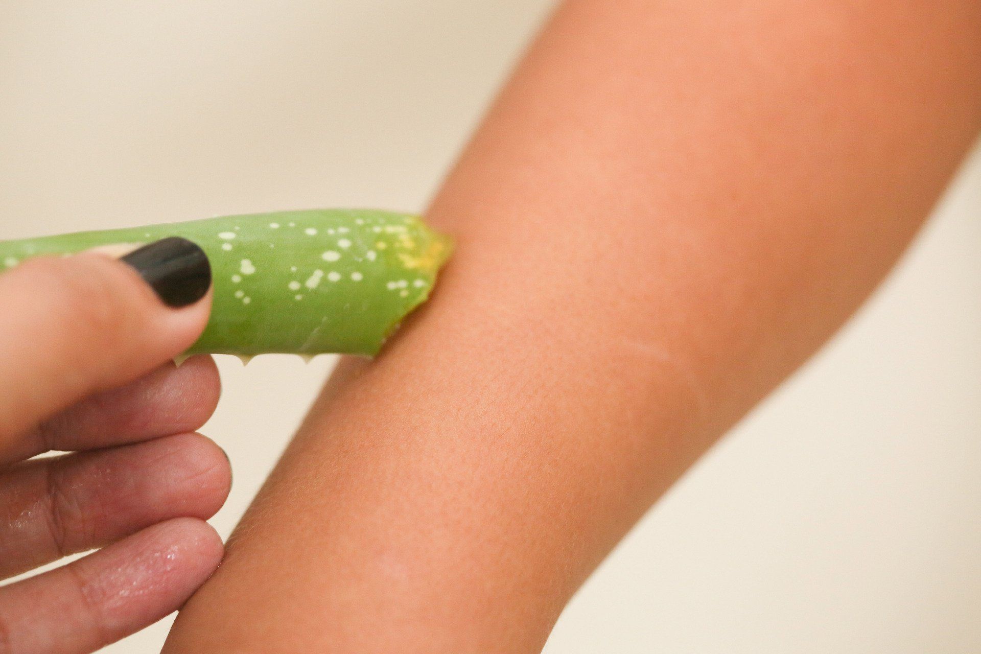 L'aloe vera Essentiel Nature Cosmétique des produits de qualités certifiés bio, végan et 100% naturel. En direct du laboratoire, nous fabriquons depuis 1996 l'aloe vera et 2006 la bave d'escargot. De père en fils, une vrai passion de cosmétique naturel.