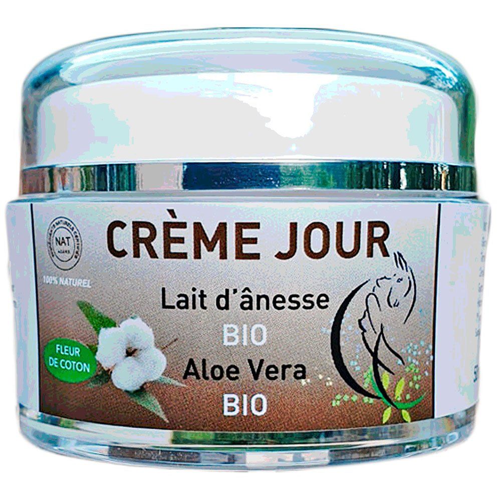Crème de jour 100% d'ingrédients d'origine naturelle au lait d'ânesse bio connu pour ses propriétés exeptionnelles associé à des huiles précieuses dont l'huile de graines de tournesol, amande douce et l'huile de riz mais également de l'aloe vera bio. Texture douce qui pénètre rapidement sans laisser de film gras. Cette crème parfumée à la fleur de cerisier est très tendance. Une crème hydratante qui convient à tous les types de peaux. Dans la même ligné de produit découvrez le lait corporel hydratant au lait d'ânesse bio à la fleur de coton