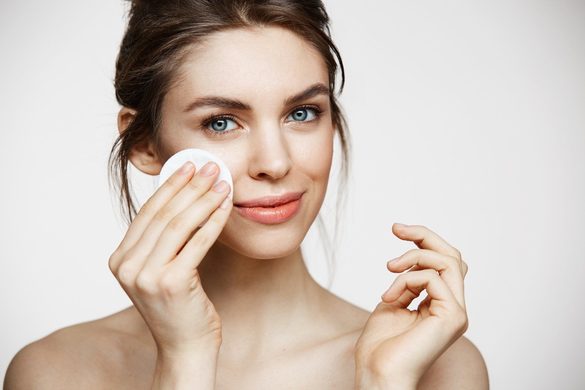 La base d'une peau belle et saine est le nettoyage. CONSEILS BEAUTÉ