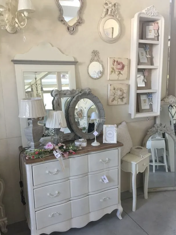 mobile dallo stile shabby romantico