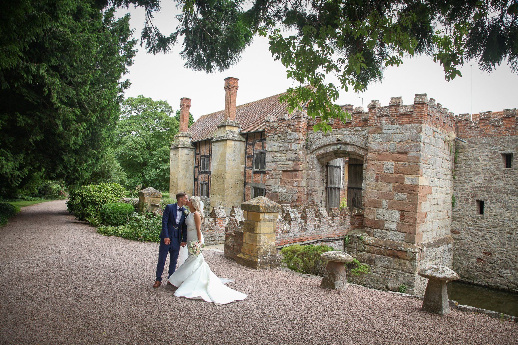 bride and groom at Birtsmorton Court