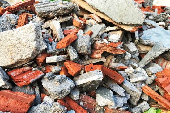 materiali di risulta accumulati dopo una demolizione