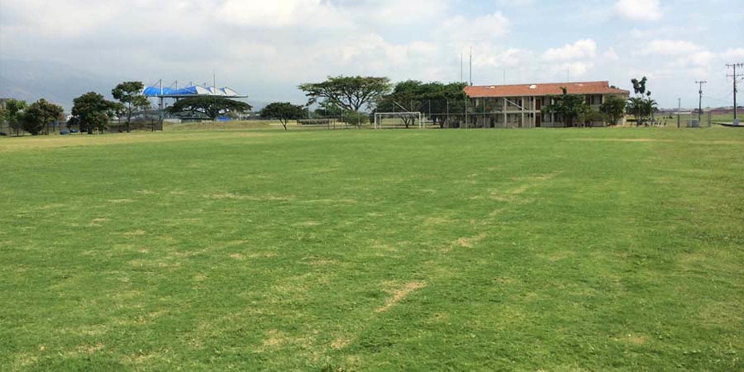 construcción de canchas exteriores