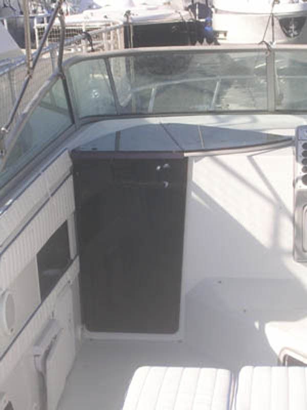elemento in plexiglass per il settore nautico