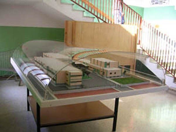 espositore in plexiglass trasparente per plastici
