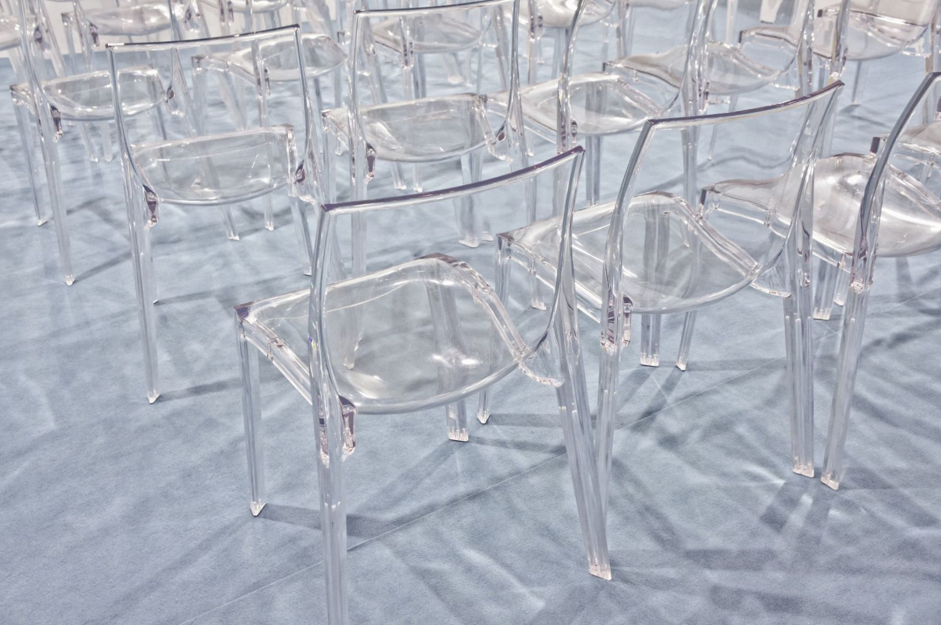 sedie di plexiglass