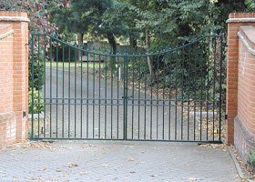 manual-and-electric-gates-st-albans-chris-ward-engineering-iron-gates manual-and-electric-gates-st-albans-chris-ward-engineering-iron-gates