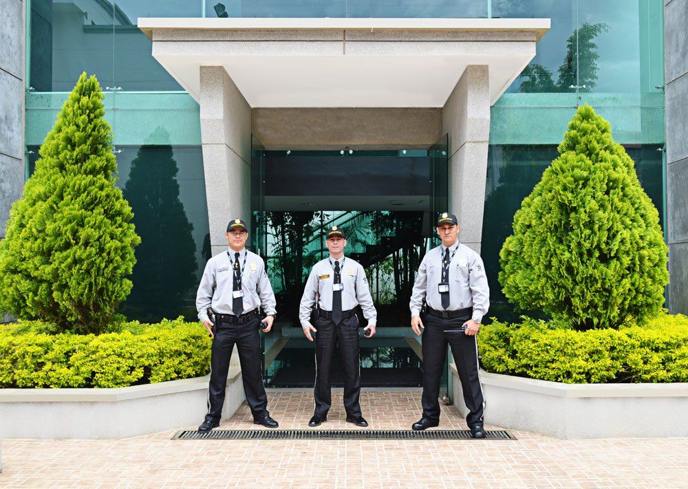 Servicios de seguridad privada en Colombia con vigilancia profesional, análisis de riesgos y tecnología avanzada de Sevicol