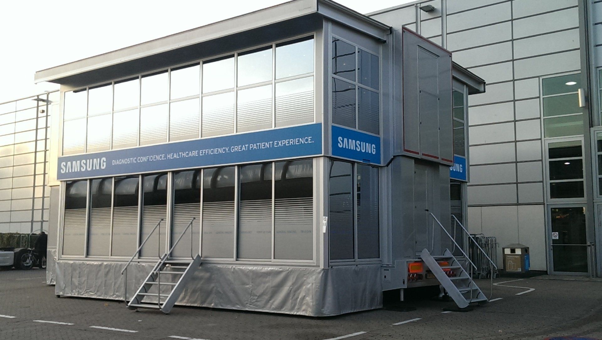 Exhibition unit