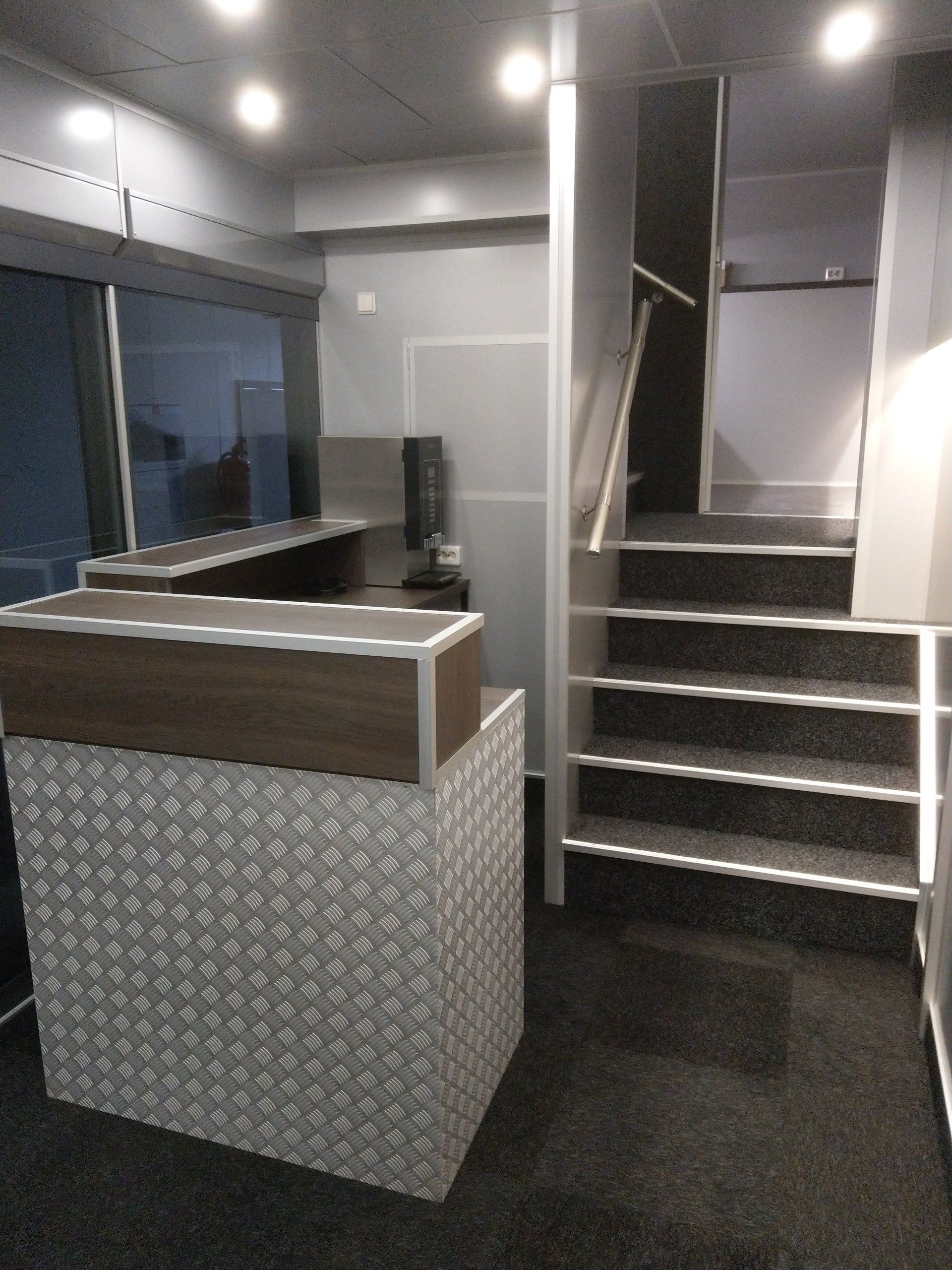 Exhibition unit