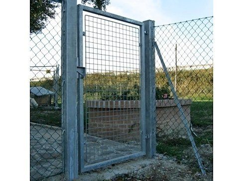 Posa di recinzioni in rete metallica