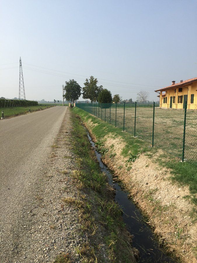 Recinzione in rete di metallo residenziale