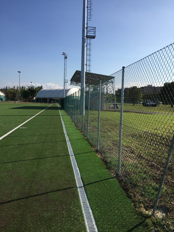 Recinzione in metallo per campo sportivo