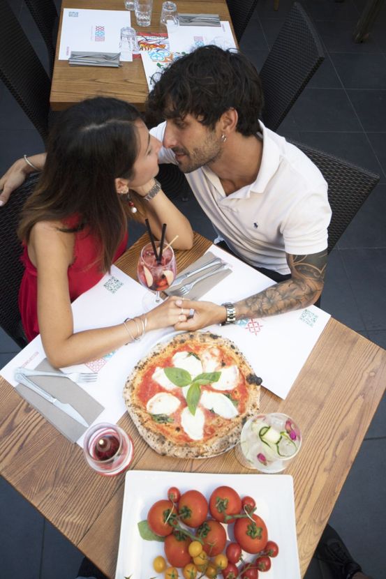 Clienti seduti al tavolo