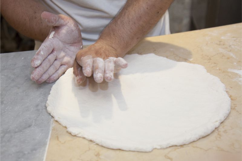 Stesura della pizza