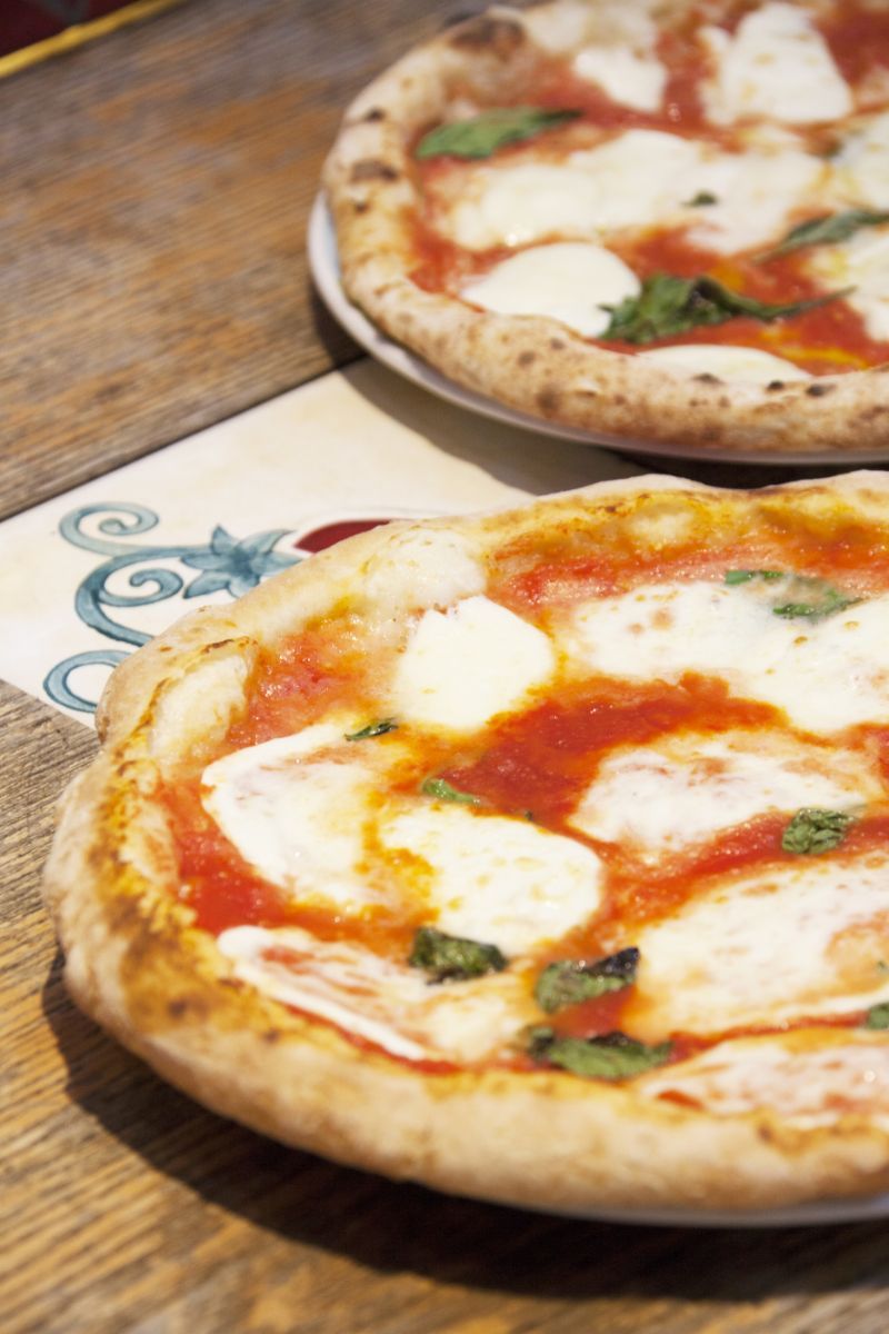 Due pizze sfornate