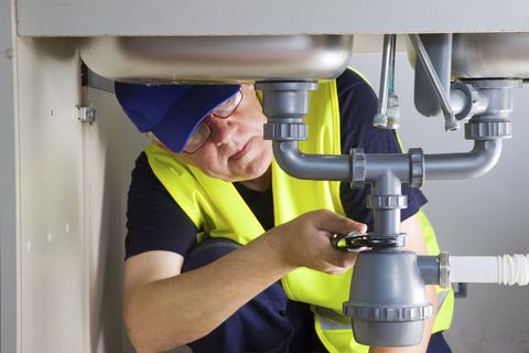 Plumbing Service Contractor — Plumber Fixes Pipe in Battle Creek, MI Plumbing Service Contractor — Plumber Fixes Pipe in Battle Creek, MI