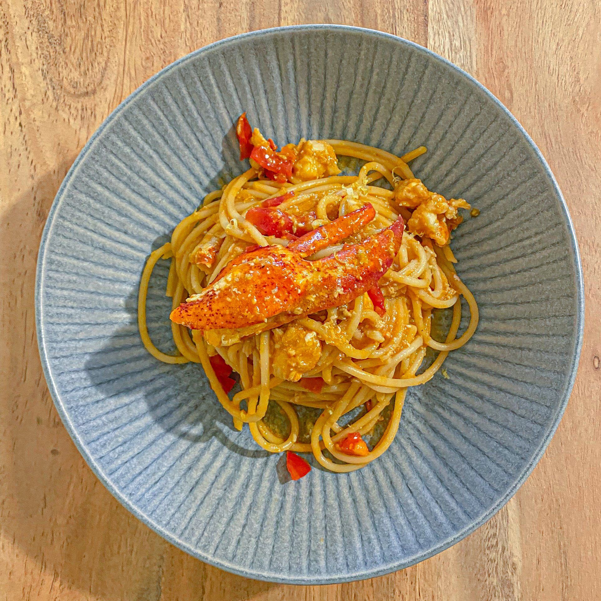 spaghettone astice piatto