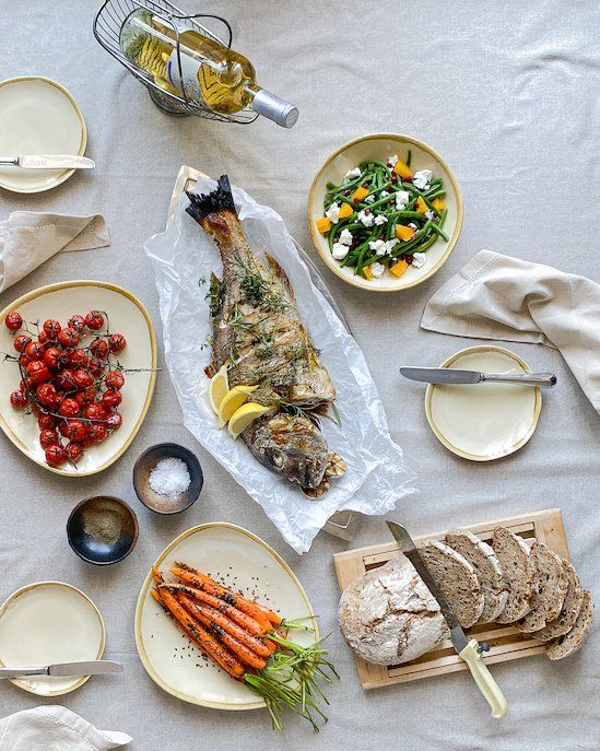 pesce pomodorini pane carote vino