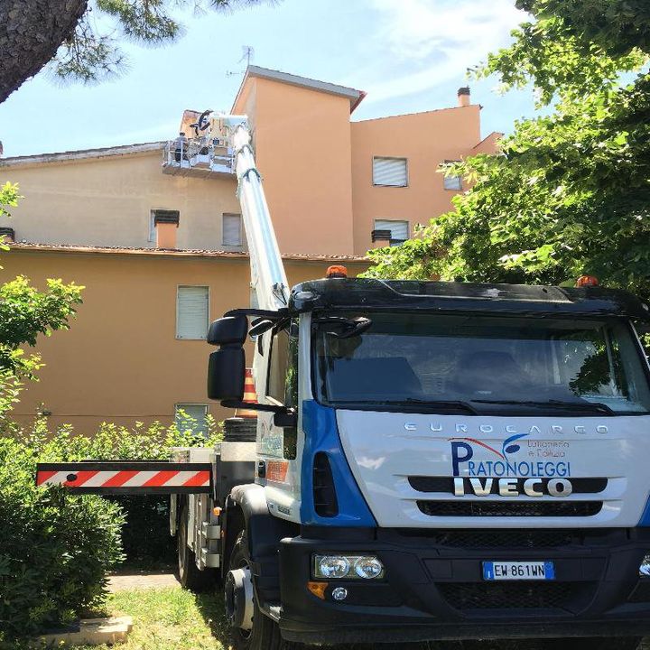Piattaforma aerea su edificio