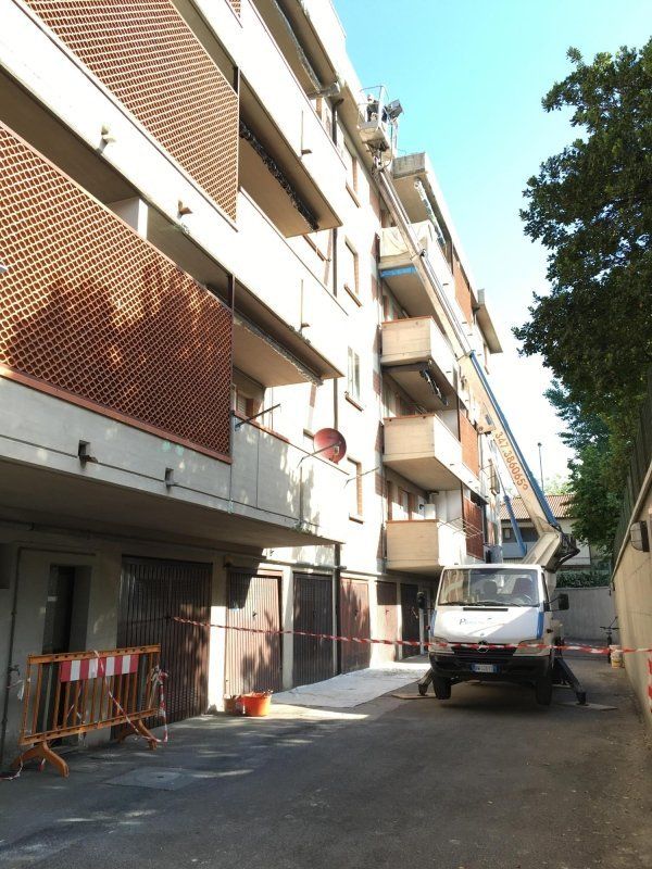 Condominio e piattaforma aerea