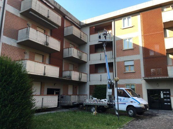Condominio e piattaforma aerea 2