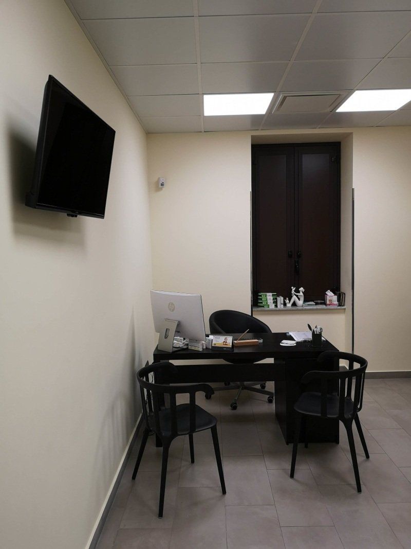Stanza con monitor