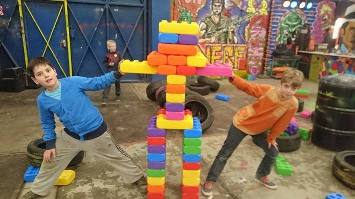 Kinderfeestjes, Creatieve workshops, bedrijfsuitjes, schoolreisjes, schoolreisje, tekenles, schilderles, tekencursus, graffiti spuiten, nerf schieten, bowlen, kinderspeelplaats, indoor, outdoor, attractiepark, speeltuin, pretpark, schildercursus, schilderscursus, voor kinderen, kinderuitje, voor volwassenen, het leukste dagje uit, voor het hele gezin, kinderfeestje, kinderfeestjes, verjaardagsfeestje, het leukste kinderfeestje, kinderpartijtje, Groningen, Veendam, Scheemda, Delfzijl, Haren, Leek, Roden, Drenthe, Friesland, Zuidlaren, Zuidbroek, Noordbroek, Winschoten, Hoogezand, Appingedam, Muntendam, Wildervank, Oude Pekela, Nieuwe Pekela, Slochteren, Coevorden, voor alle leeftijden, 4 jaar, 5 jaar, 6 jaar, 7 jaar, 8 jaar, 9 jaar, 10 jaar, 11 jaar, 12 jaar