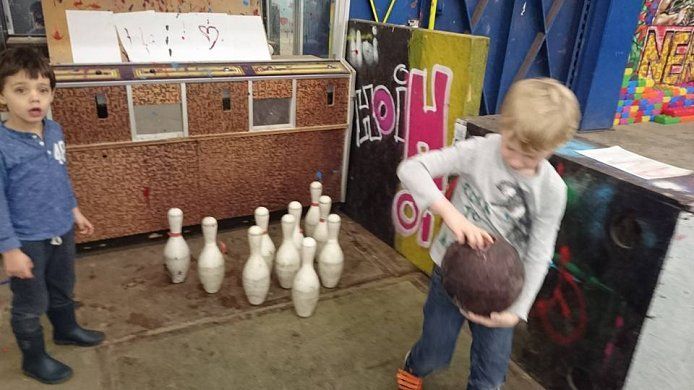 Kinderfeestjes, Creatieve workshops, bedrijfsuitjes, schoolreisjes, schoolreisje, tekenles, schilderles, tekencursus, graffiti spuiten, nerf schieten, bowlen, kinderspeelplaats, indoor, outdoor, attractiepark, speeltuin, pretpark, schildercursus, schilderscursus, voor kinderen, kinderuitje, voor volwassenen, het leukste dagje uit, voor het hele gezin, kinderfeestje, kinderfeestjes, verjaardagsfeestje, het leukste kinderfeestje, kinderpartijtje, Groningen, Veendam, Scheemda, Delfzijl, Haren, Leek, Roden, Drenthe, Friesland, Zuidlaren, Zuidbroek, Noordbroek, Winschoten, Hoogezand, Appingedam, Muntendam, Wildervank, Oude Pekela, Nieuwe Pekela, Slochteren, Coevorden, voor alle leeftijden, 4 jaar, 5 jaar, 6 jaar, 7 jaar, 8 jaar, 9 jaar, 10 jaar, 11 jaar, 12 jaar