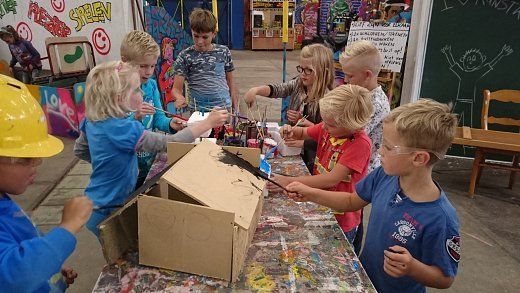 Lekker creatief aan de slag! Kinderfeestje, met pannenkoeken, met patat, met warm eten, kinderfeestjes, verjaardagsfeestje, het leukste kinderfeestje, kinderpartijtje, Groningen, Veendam, Scheemda, Delfzijl, Haren, Leek, Roden, Drenthe, Friesland, Zuidlaren, Zuidbroek, Noordbroek, Winschoten, Hoogezand, Appingedam, Muntendam, Wildervank, Oude Pekela, Nieuwe Pekela, Slochteren, Coevorden, voor alle leeftijden, 4 jaar, 5 jaar, 6 jaar, 7 jaar, 8 jaar, 9 jaar, 10 jaar, 11 jaar, 12 jaar