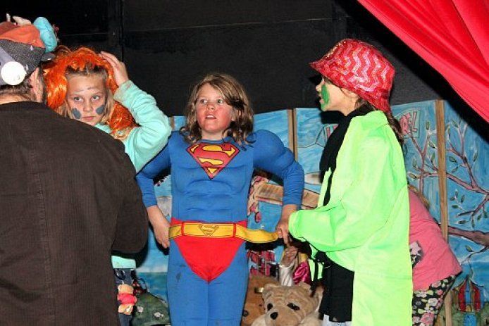 Kinderfeestjes, Creatieve workshops, bedrijfsuitjes, schoolreisjes, schoolreisje, tekenles, schilderles, tekencursus, graffiti spuiten, nerf schieten, bowlen, kinderspeelplaats, indoor, outdoor, attractiepark, speeltuin, pretpark, schildercursus, schilderscursus, voor kinderen, kinderuitje, voor volwassenen, het leukste dagje uit, voor het hele gezin, kinderfeestje, kinderfeestjes, verjaardagsfeestje, het leukste kinderfeestje, kinderpartijtje, Groningen, Veendam, Scheemda, Delfzijl, Haren, Leek, Roden, Drenthe, Friesland, Zuidlaren, Zuidbroek, Noordbroek, Winschoten, Hoogezand, Appingedam, Muntendam, Wildervank, Oude Pekela, Nieuwe Pekela, Slochteren, Coevorden, voor alle leeftijden, 4 jaar, 5 jaar, 6 jaar, 7 jaar, 8 jaar, 9 jaar, 10 jaar, 11 jaar, 12 jaar