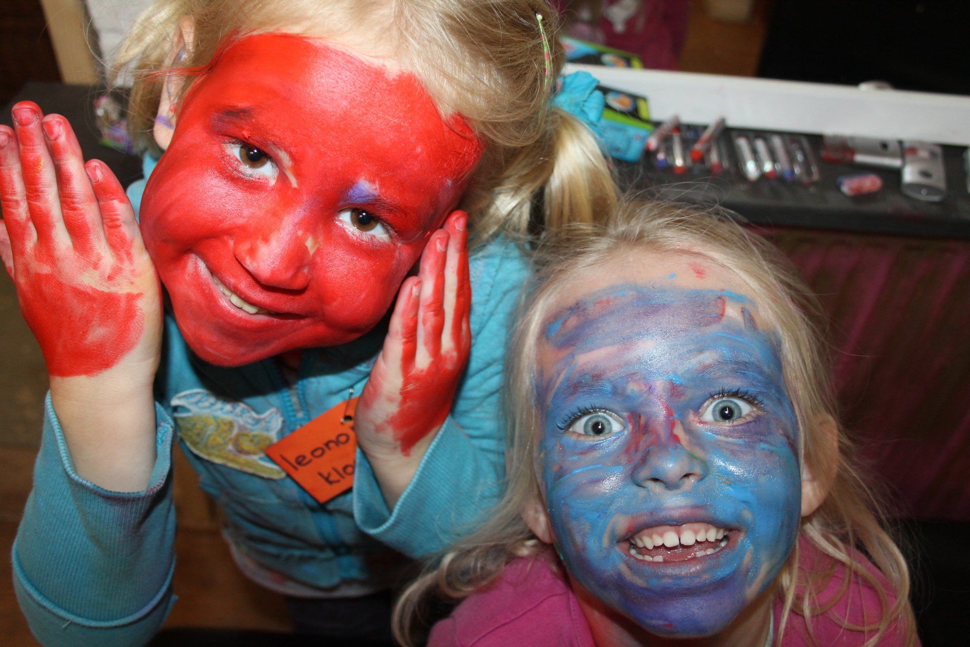 Kinderfeestjes, Creatieve workshops, bedrijfsuitjes, schoolreisjes, schoolreisje, tekenles, schilderles, tekencursus, graffiti spuiten, nerf schieten, bowlen, kinderspeelplaats, indoor, outdoor, attractiepark, speeltuin, pretpark, schildercursus, schilderscursus, voor kinderen, kinderuitje, voor volwassenen, het leukste dagje uit, voor het hele gezin, kinderfeestje, kinderfeestjes, verjaardagsfeestje, het leukste kinderfeestje, kinderpartijtje, Groningen, Veendam, Scheemda, Delfzijl, Haren, Leek, Roden, Drenthe, Friesland, Zuidlaren, Zuidbroek, Noordbroek, Winschoten, Hoogezand, Appingedam, Muntendam, Wildervank, Oude Pekela, Nieuwe Pekela, Slochteren, Coevorden, voor alle leeftijden, 4 jaar, 5 jaar, 6 jaar, 7 jaar, 8 jaar, 9 jaar, 10 jaar, 11 jaar, 12 jaar