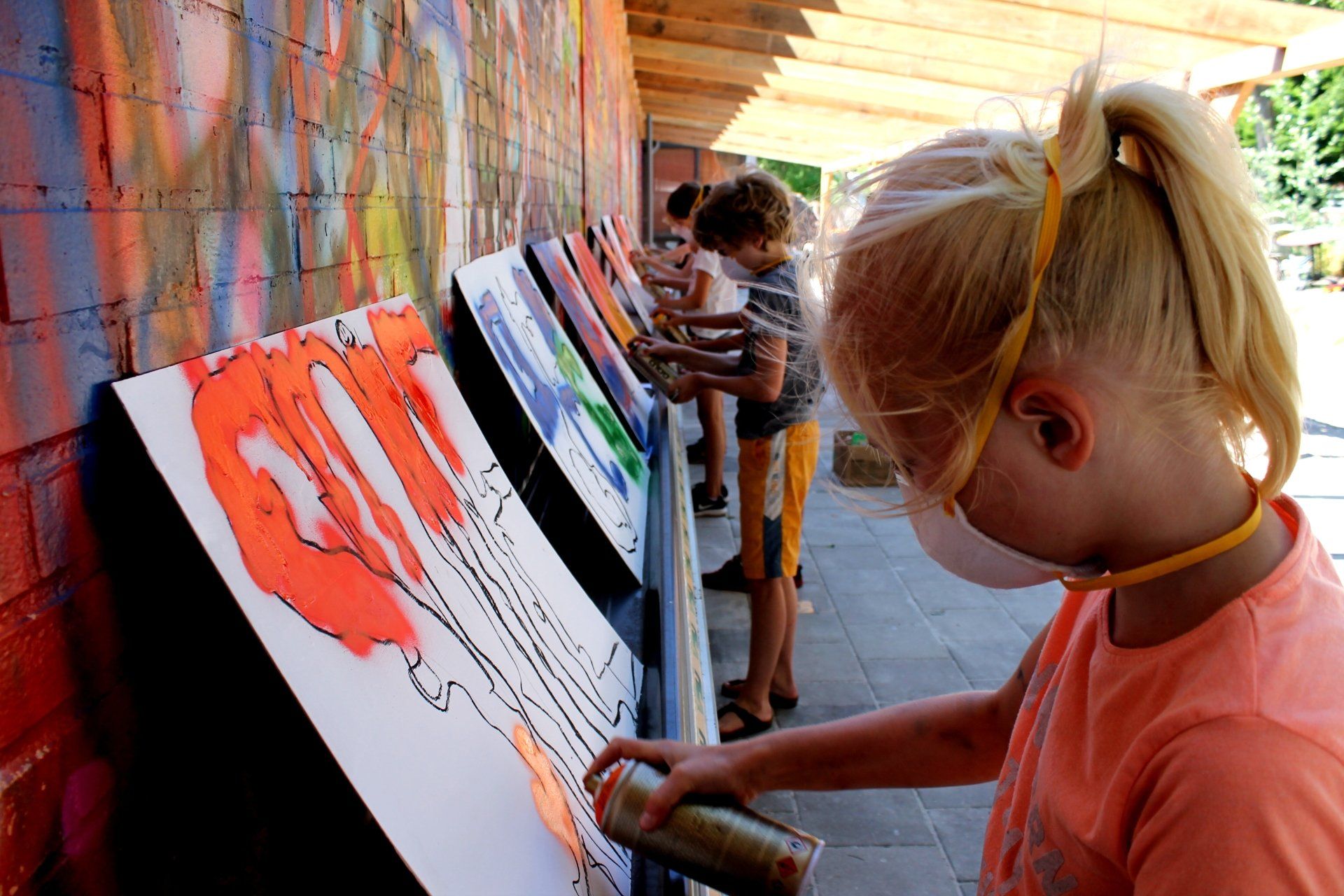 Kinderfeestjes, Creatieve workshops, bedrijfsuitjes, schoolreisjes, schoolreisje, tekenles, schilderles, tekencursus, graffiti spuiten, nerf schieten, bowlen, kinderspeelplaats, indoor, outdoor, attractiepark, speeltuin, pretpark, schildercursus, schilderscursus, voor kinderen, kinderuitje, voor volwassenen, het leukste dagje uit, voor het hele gezin, kinderfeestje, kinderfeestjes, verjaardagsfeestje, het leukste kinderfeestje, kinderpartijtje, Groningen, Veendam, Scheemda, Delfzijl, Haren, Leek, Roden, Drenthe, Friesland, Zuidlaren, Zuidbroek, Noordbroek, Winschoten, Hoogezand, Appingedam, Muntendam, Wildervank, Oude Pekela, Nieuwe Pekela, Slochteren, Coevorden, voor alle leeftijden, 4 jaar, 5 jaar, 6 jaar, 7 jaar, 8 jaar, 9 jaar, 10 jaar, 11 jaar, 12 jaar