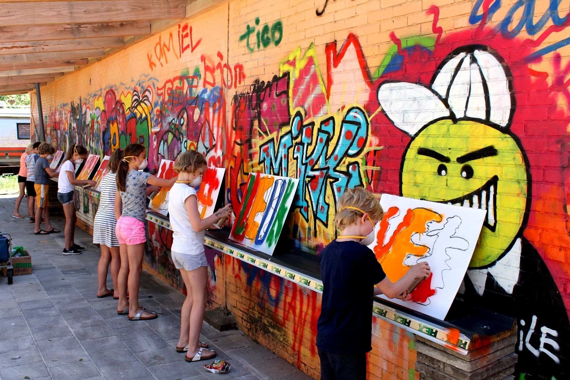 Kinderfeestjes, Creatieve workshops, bedrijfsuitjes, schoolreisjes, schoolreisje, tekenles, schilderles, tekencursus, graffiti spuiten, nerf schieten, bowlen, kinderspeelplaats, indoor, outdoor, attractiepark, speeltuin, pretpark, schildercursus, schilderscursus, voor kinderen, kinderuitje, voor volwassenen, het leukste dagje uit, voor het hele gezin, kinderfeestje, kinderfeestjes, verjaardagsfeestje, het leukste kinderfeestje, kinderpartijtje, Groningen, Veendam, Scheemda, Delfzijl, Haren, Leek, Roden, Drenthe, Friesland, Zuidlaren, Zuidbroek, Noordbroek, Winschoten, Hoogezand, Appingedam, Muntendam, Wildervank, Oude Pekela, Nieuwe Pekela, Slochteren, Coevorden, voor alle leeftijden, 4 jaar, 5 jaar, 6 jaar, 7 jaar, 8 jaar, 9 jaar, 10 jaar, 11 jaar, 12 jaar