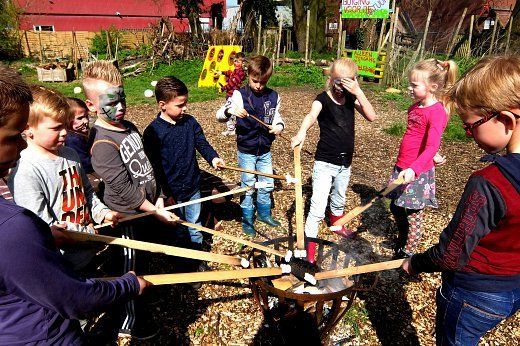 Kinderfeestjes, Creatieve workshops, bedrijfsuitjes, schoolreisjes, schoolreisje, tekenles, schilderles, tekencursus, graffiti spuiten, nerf schieten, bowlen, kinderspeelplaats, indoor, outdoor, attractiepark, speeltuin, pretpark, schildercursus, schilderscursus, voor kinderen, kinderuitje, voor volwassenen, het leukste dagje uit, voor het hele gezin, kinderfeestje, kinderfeestjes, verjaardagsfeestje, het leukste kinderfeestje, kinderpartijtje, Groningen, Veendam, Scheemda, Delfzijl, Haren, Leek, Roden, Drenthe, Friesland, Zuidlaren, Zuidbroek, Noordbroek, Winschoten, Hoogezand, Appingedam, Muntendam, Wildervank, Oude Pekela, Nieuwe Pekela, Slochteren, Coevorden, voor alle leeftijden, 4 jaar, 5 jaar, 6 jaar, 7 jaar, 8 jaar, 9 jaar, 10 jaar, 11 jaar, 12 jaar